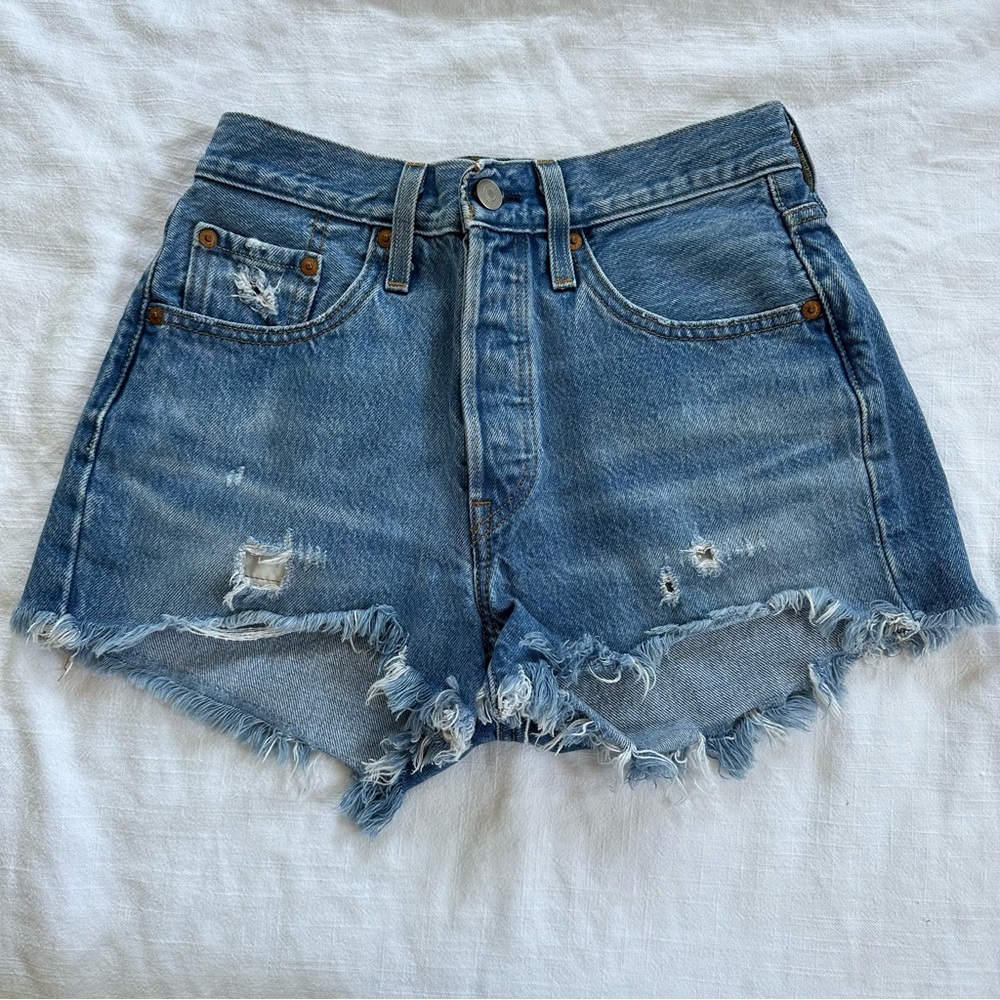 Levi's Mid Thigh Shorts